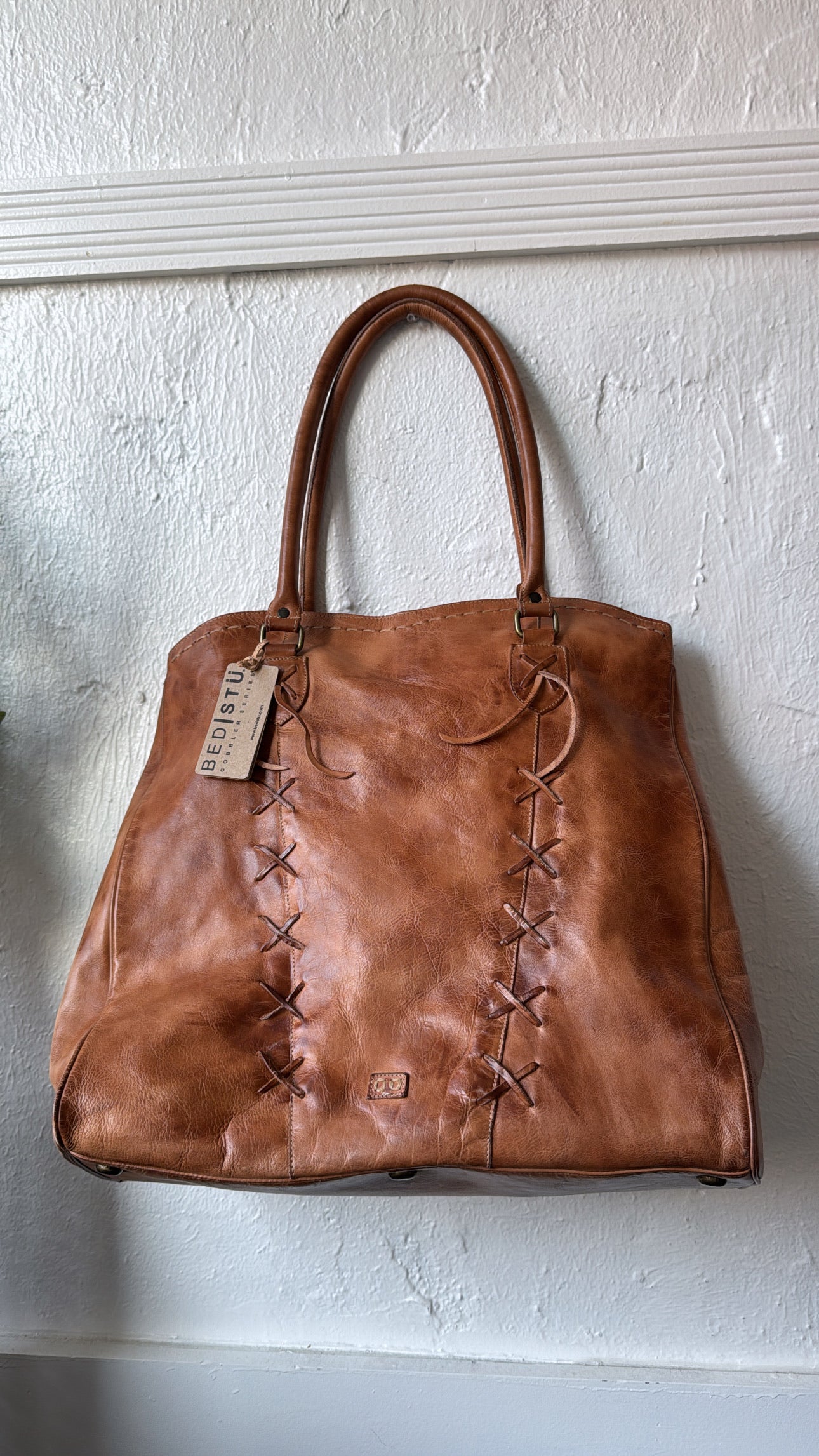 Bedstu Rebekah, Tan Rustic
